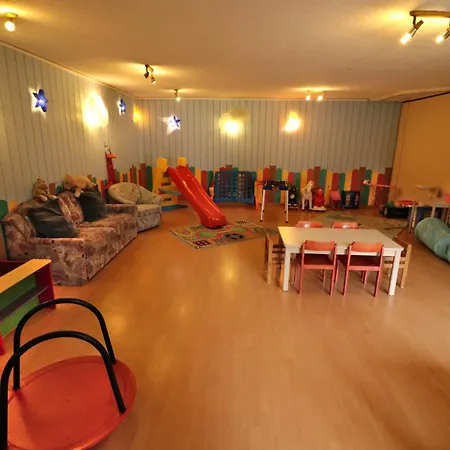 Apartment 16 - Ferienresidenz Roseneck, Galeriewohnung, Mit Schwimmbad In Bei Feldberg